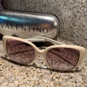 VALENTINO🤩BEAUTIFUL SUNGLASSES WITH BROWN TONES🤩